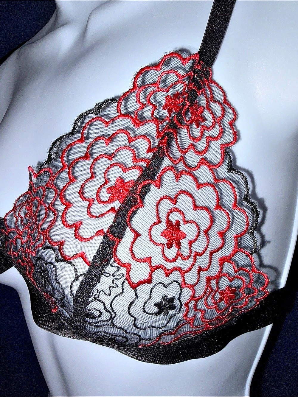 Black & Red Lace Bralette – Fits Small/Medium - Picture 8 of 10